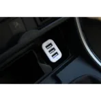 Amio - Φορτιστής Αυτοκινήτου USB Triple τάση λειτουργίας 12-24V απόδοσης 5.1A για Επιβατικά Αυτοκίνητα και Φορτηγά - 1 τεμ. (01027/AM) - Image 3