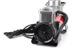 Amio – Κομπρεσέρ Αέρα 12V Διπλού Κυλίνδρου 10BAR 150PSI 60L/min με Μανόμετρο, LED Φακό, Σετ Επισκευής & Βαλιτσάκι για Άμεση Αντιμετώπιση Έκτακτων Αναγκών – 1 Τεμ. (02640/AM) - Image 4