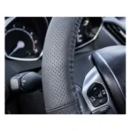 Amio - ΚΑΛΥΜΜΑ ΤΙΜΟΝΙΟΥ ΑΠΟ ΤΕΧΝΟΔΕΡΜΑ (L) 39-41cm SWC-50-L ΣΕ ΜΑΥΡΟ ΧΡΩΜΑ ΤΡΥΠΗΤΟ ΜΕ ΜΑΥΡΕΣ ΡΑΦΕΣ - 1 ΤΕΜ. (03557/AM) - Image 4